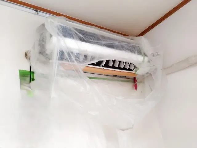エアコンクリーニングの養生作業