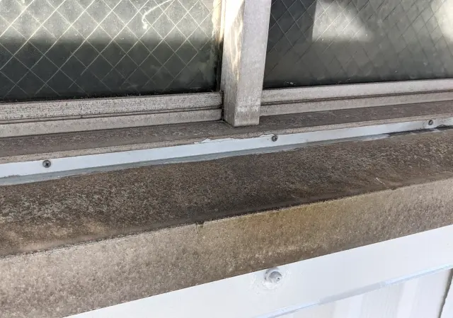 サッシレールの砂ぼこり清掃