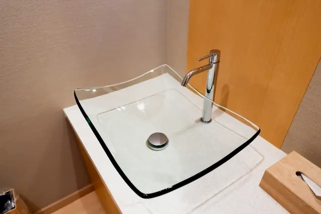 洗面ボウルの水垢クリーニング