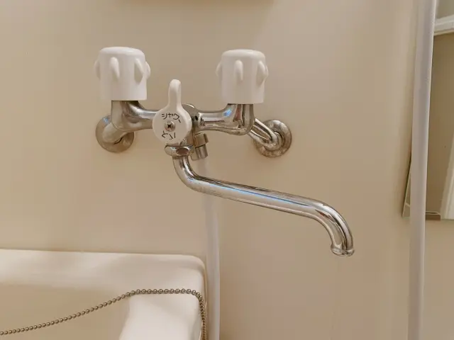 浴槽や蛇口まわりに付着した水垢